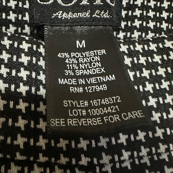 Soho Size Medium B&W Houndstooth Skinny Pants - Picture 3 of 5